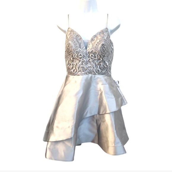 Bee Darlin silver cocktail party dress size 9/10 - Picture 1 of 11